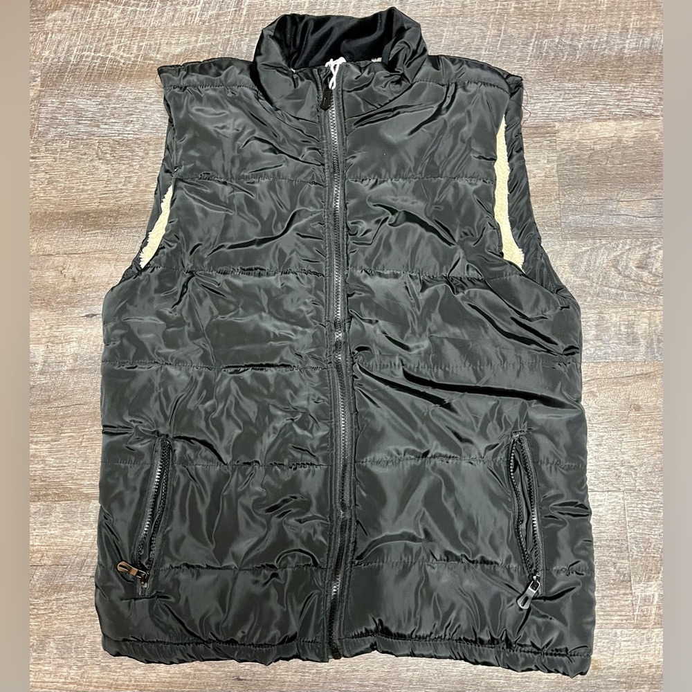 M vest with Sherpa lining, new